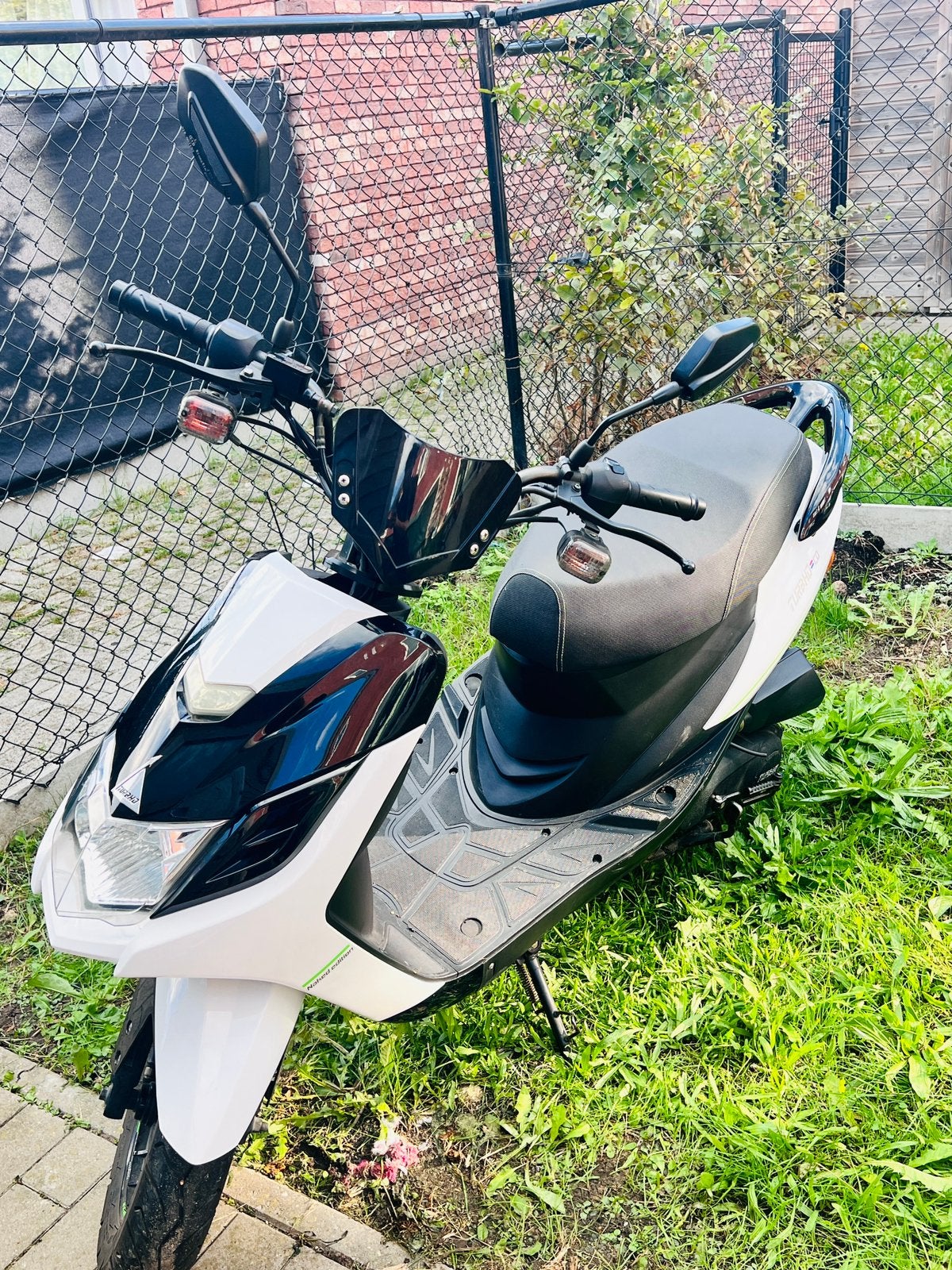 B-klasse scooter – Rijdt perfect, alle papieren aanwezig, Fietsen en Brommers, Ophalen of Verzenden, Zo goed als nieuw
