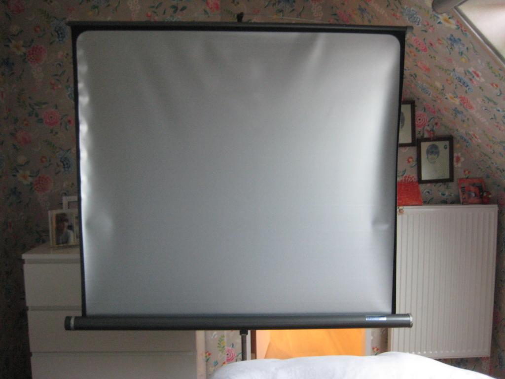 diaprojecter + scherm + 650 diaraampjes met glas, Audio, Tv en Foto, Diaprojectoren, Ophalen, Zo goed als nieuw, Met scherm