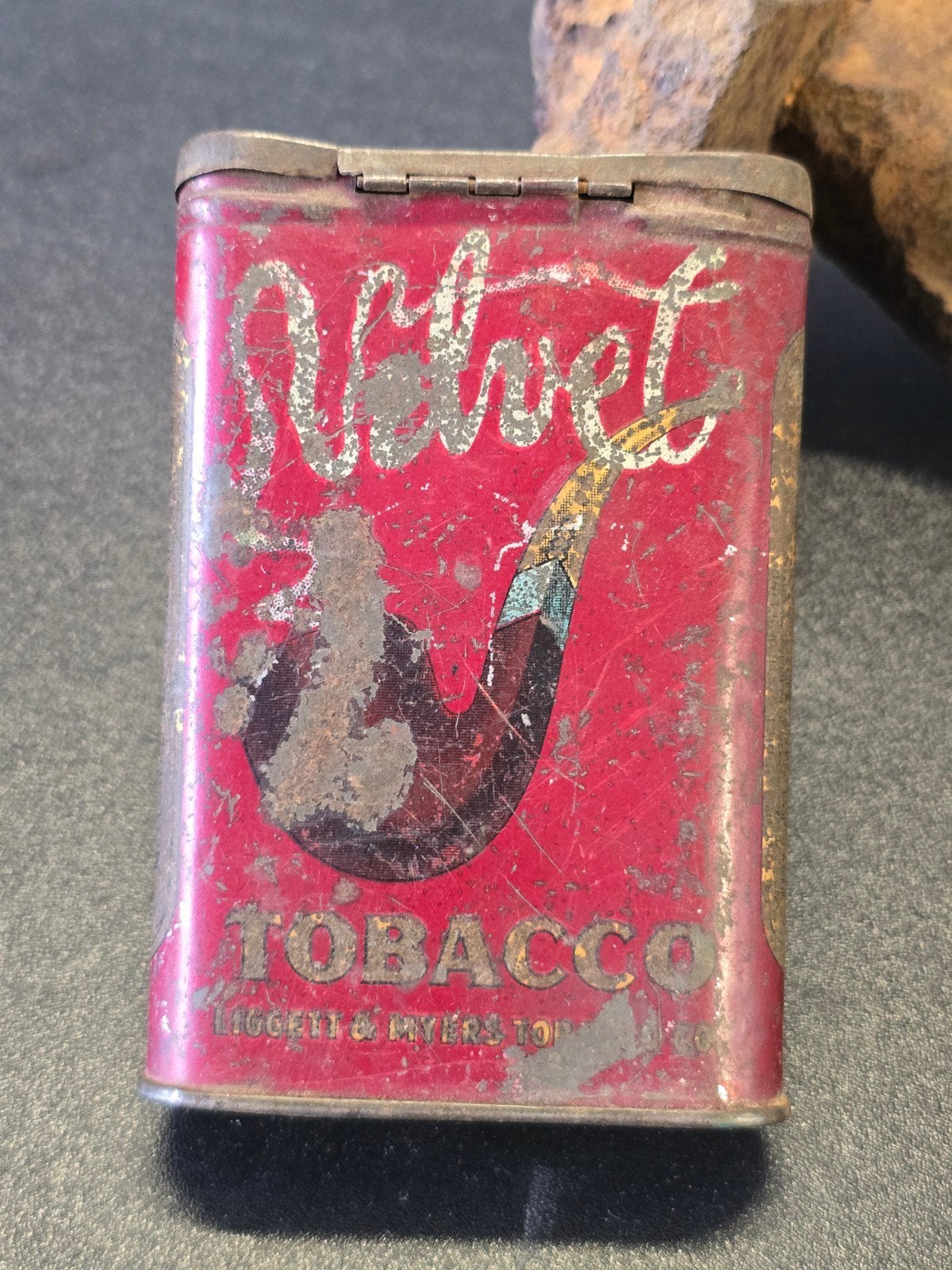 Boîte à tabac en velours américain de la Seconde Guerre mond, Enlèvement ou Envoi