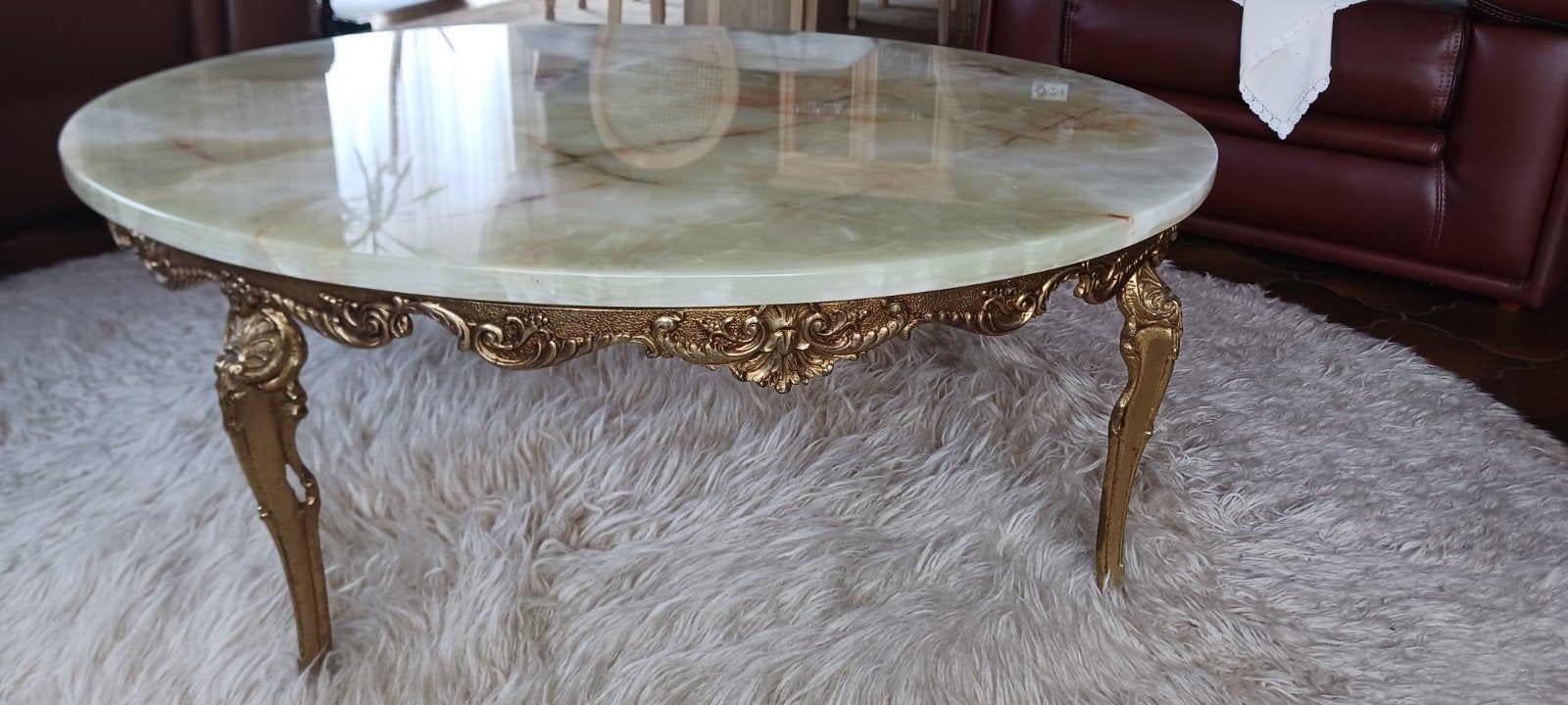 Table basse ronde en marbre, Enlèvement