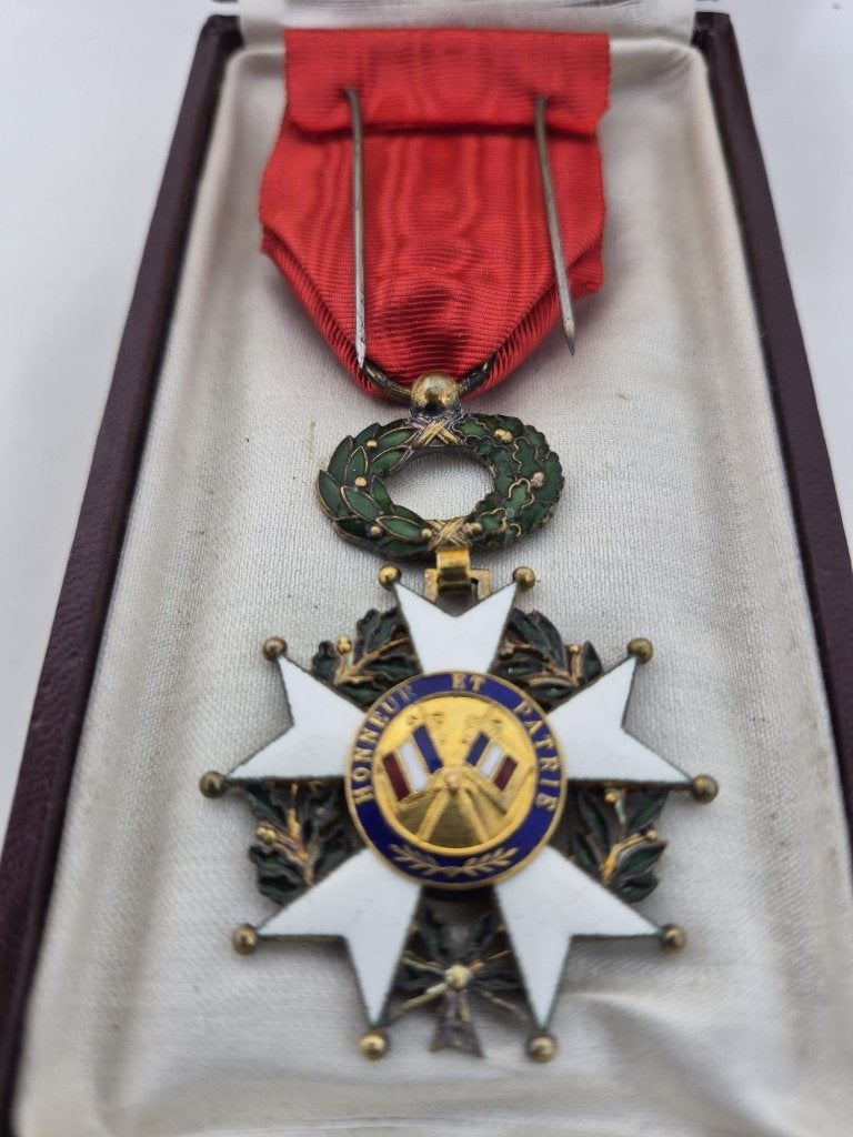 Frans ereteken – Honneur et Patrie – geëmailleerd kruis, Ophalen