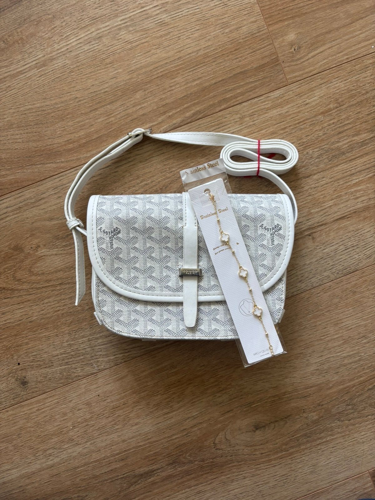 Goyard Paris + bracelet à fleurs, Enlèvement ou Envoi, Comme neuf, Blanc