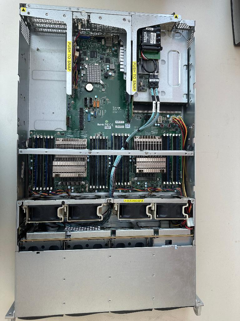SuperMicro SuperServer 6028U-TR4T+, >100TB, 128 GB, Composants échangeables à chaud, Enlèvement