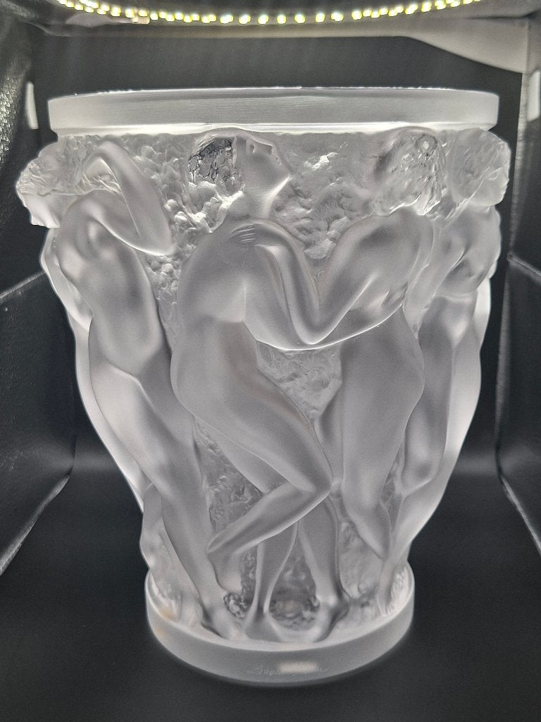 Rare vase Lalique France modèle Bacchantes. (6,2 kg) Signé, Antiquités & Art, Enlèvement