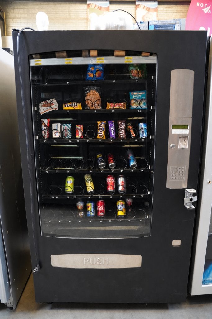 Groten snack- en drankautomaat - Ideaal voor uw locatie!, Zakelijke goederen, Ophalen of Verzenden, Gebruikt, Overige typen
