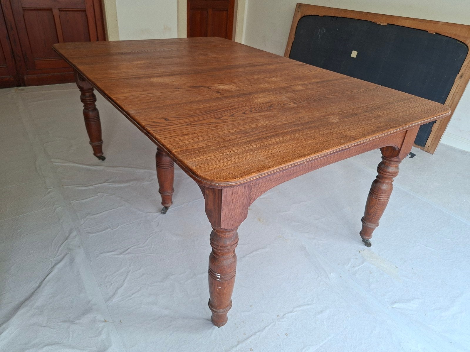 Eiken oude tafel  6 poten, Ophalen