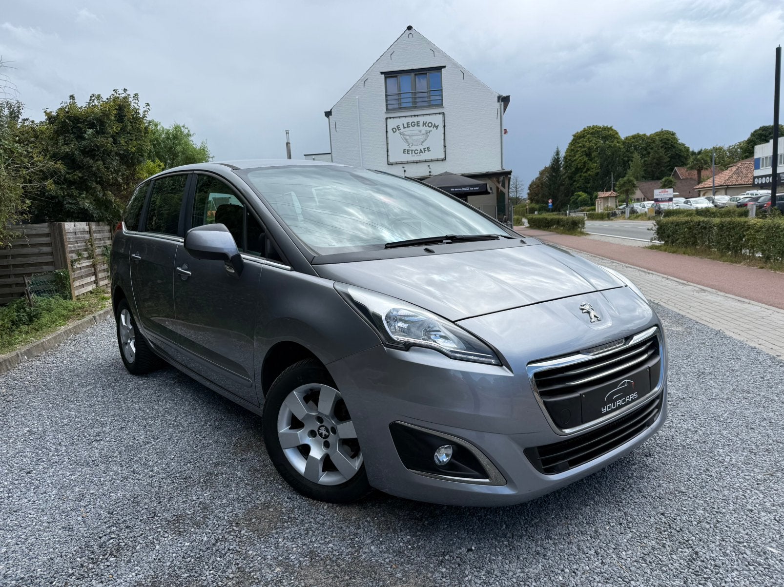 Peugeot 5008 1.2 i * 7 PLACES * GPS * 1 AN DE GARANTIE, Autos, Achat, Euro 6, Entreprise, 7 places
