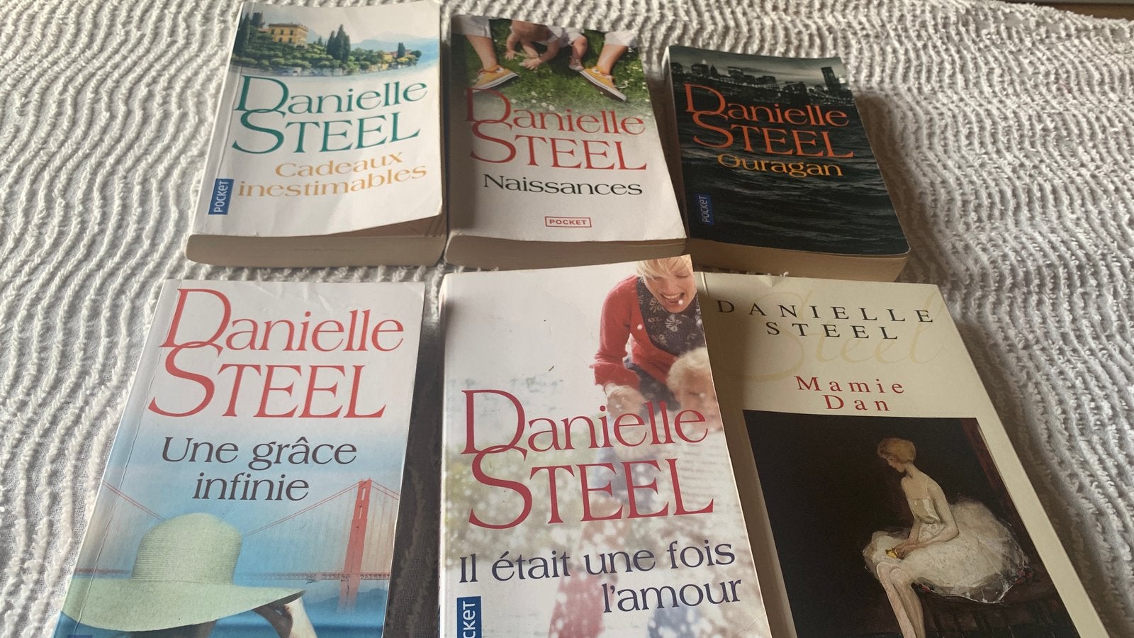 6 livres Danielle Steel, Livres, Chick lit, Comme neuf, Enlèvement ou Envoi