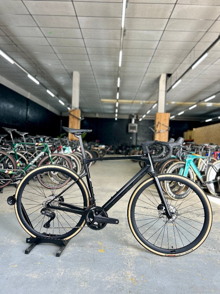 NIEUW BMC Road Machine 01 Di2 Carbon Racefiets, Ophalen, Zo goed als nieuw