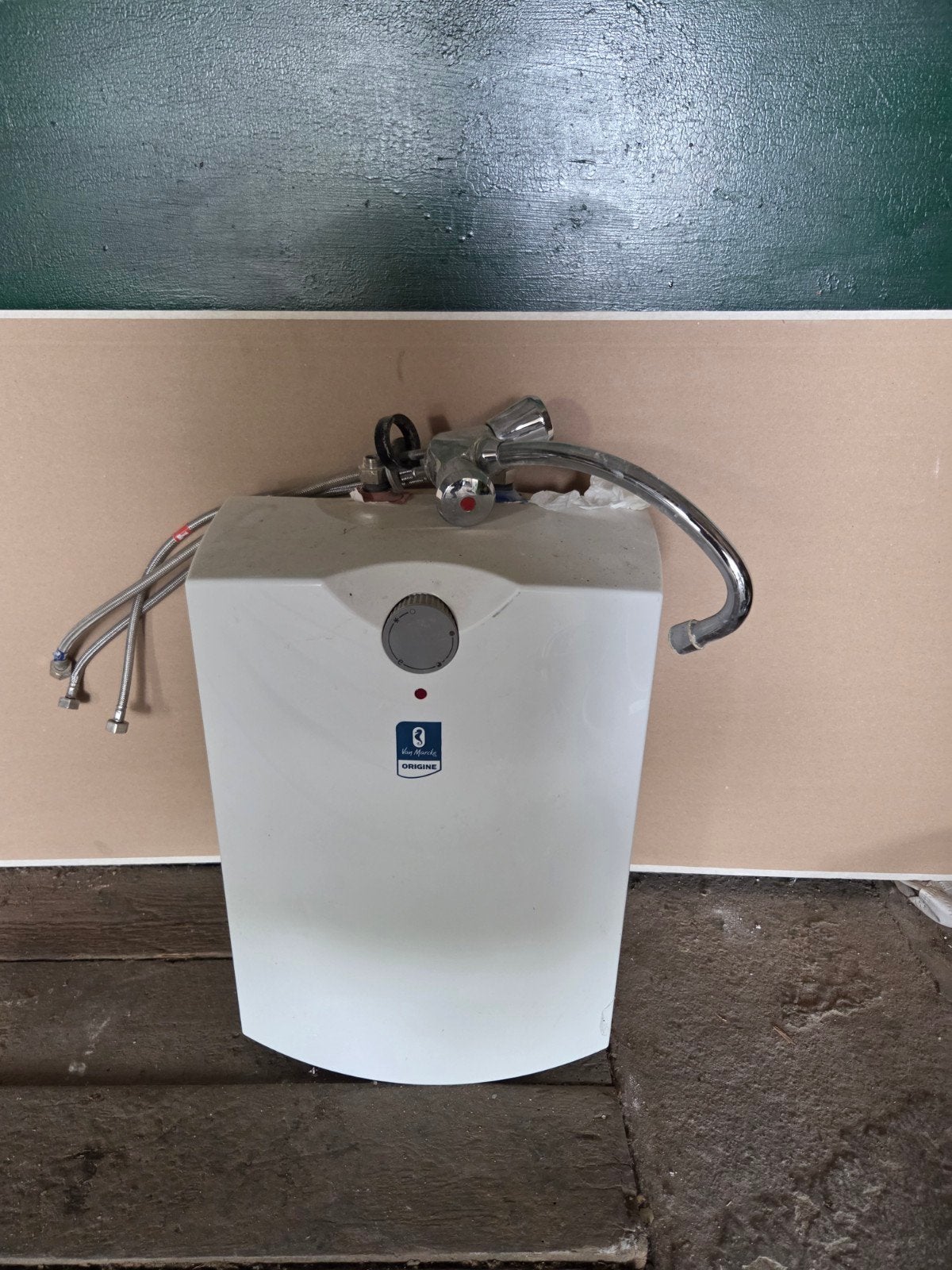 Chauffe eau sous evier avec robinet, Bricolage & Construction, Chauffe-eau, Enlèvement, Utilisé, 3 à 5 ans