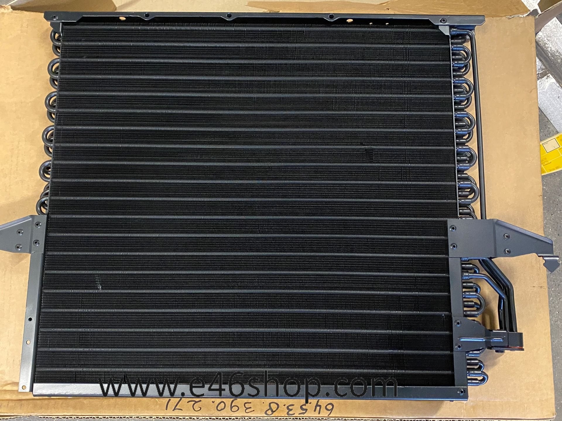BMW E36 CONDENSATOR OE 64538390271 NIEUW, Neuf, -, -, Enlèvement ou Envoi