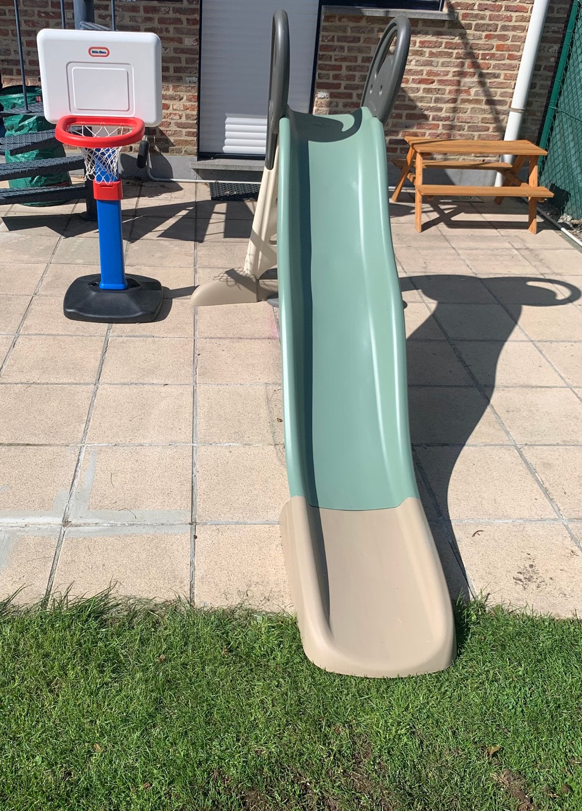 Smoby glijbaan xl + little tikes basket, Kinderen en Baby's, Speelgoed | Buiten | Speeltoestellen, Ophalen, Gebruikt, Glijbaan