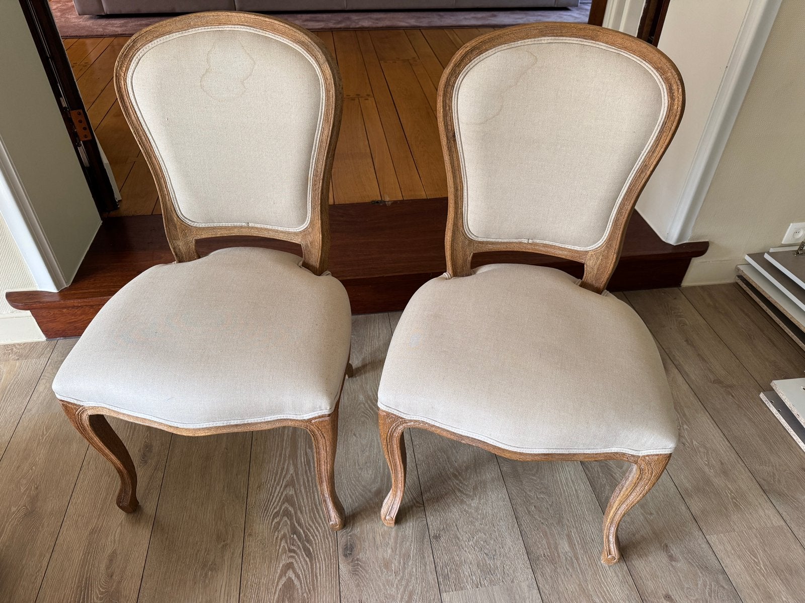 Stoelen, Enlèvement