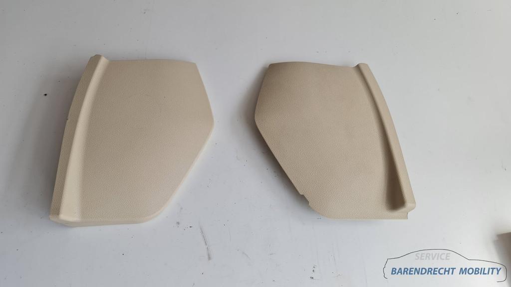 Couverture L+R W209 CLK Mercedes A2096800423 RHD original oc, Mercedes-Benz AG, Mercedes-Benz, Utilisé, Mercedesstrasse 120
70372  Stuttgart, DE