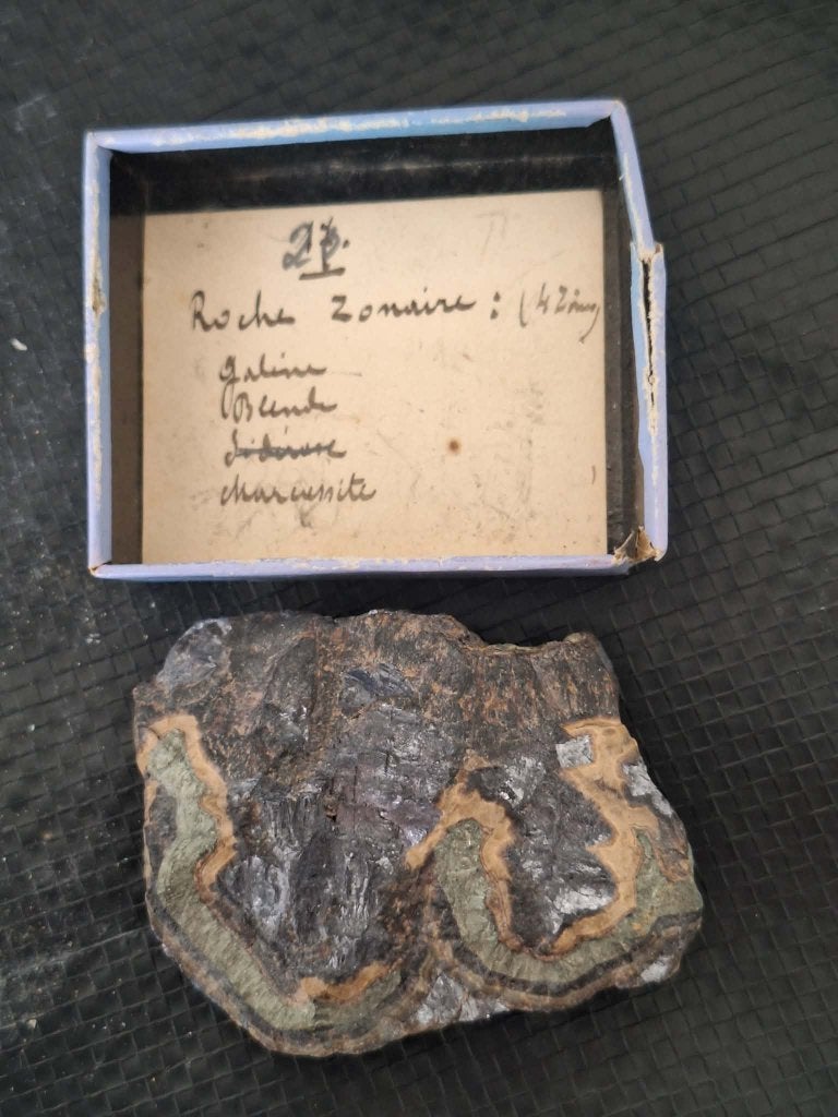 mineraux Rare Roche Zonaire Minéralogique, Enlèvement, Minéral