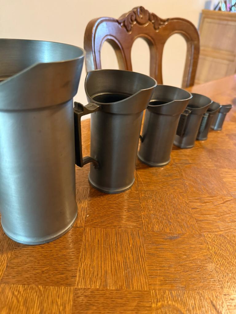 6 pots etain, Enlèvement