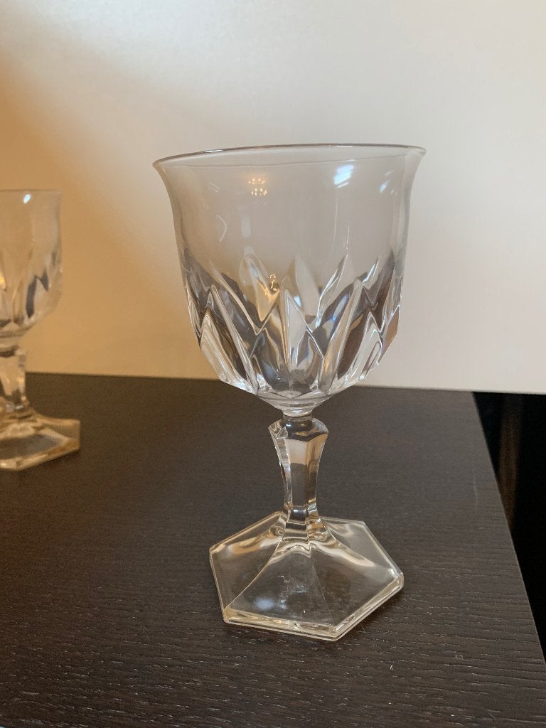 Verres à vin, Enlèvement