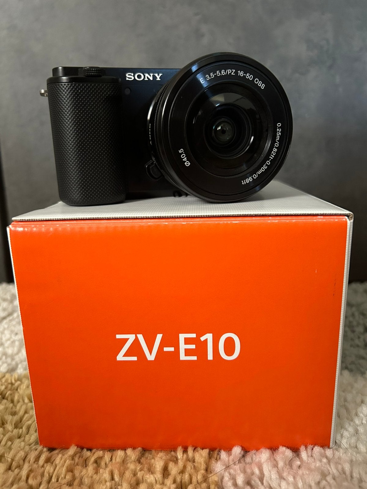 Sony ZV E10, Enlèvement ou Envoi, Comme neuf, Carte mémoire, Sony