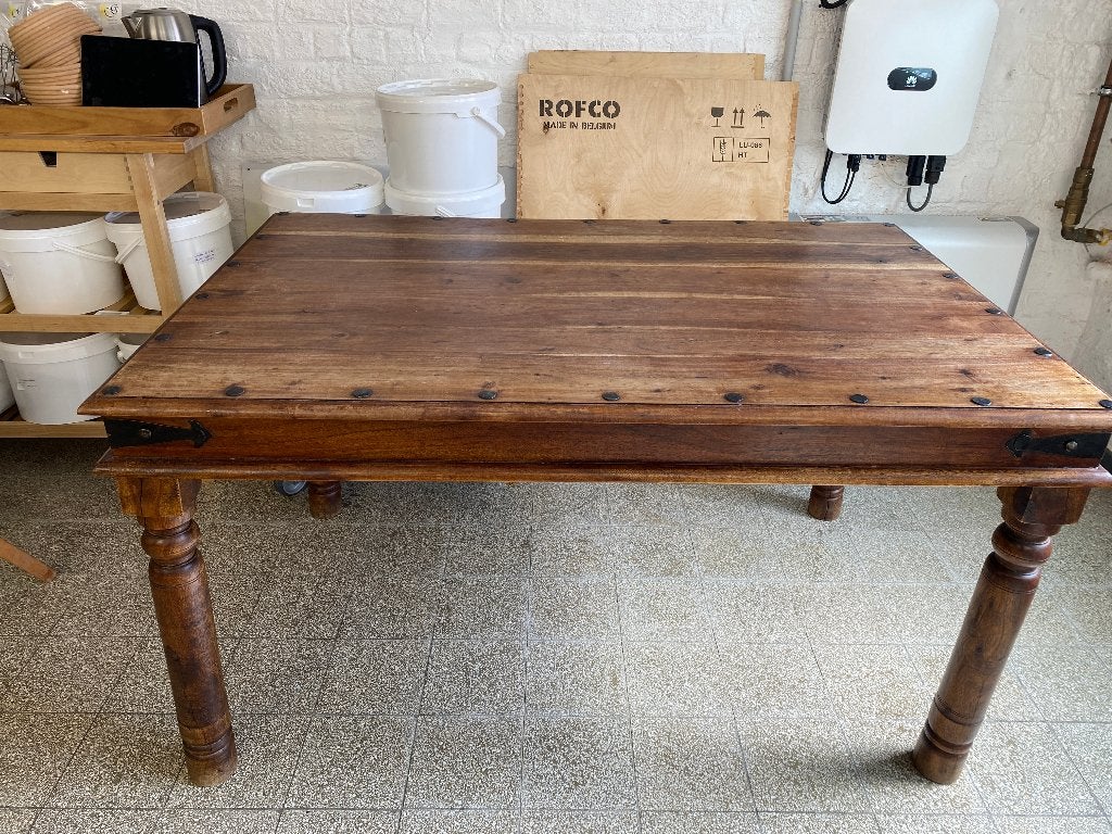 Table en bois massif 140cm x 75cm, Maison & Meubles, 100 à 150 cm, Cinq personnes ou plus, Ancien, massif, exotique, Comme neuf