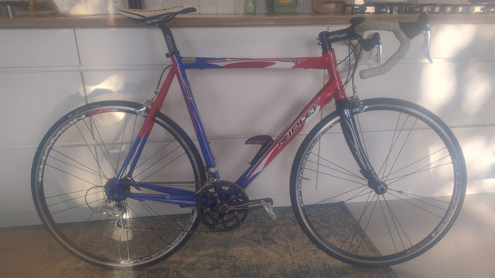 Ridley Aedon, Fietsen en Brommers, Ophalen