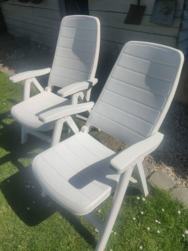 2 Witte plastic inklapbare tuinstoelen, Ophalen, Zo goed als nieuw, Plastic, Verstelbaar