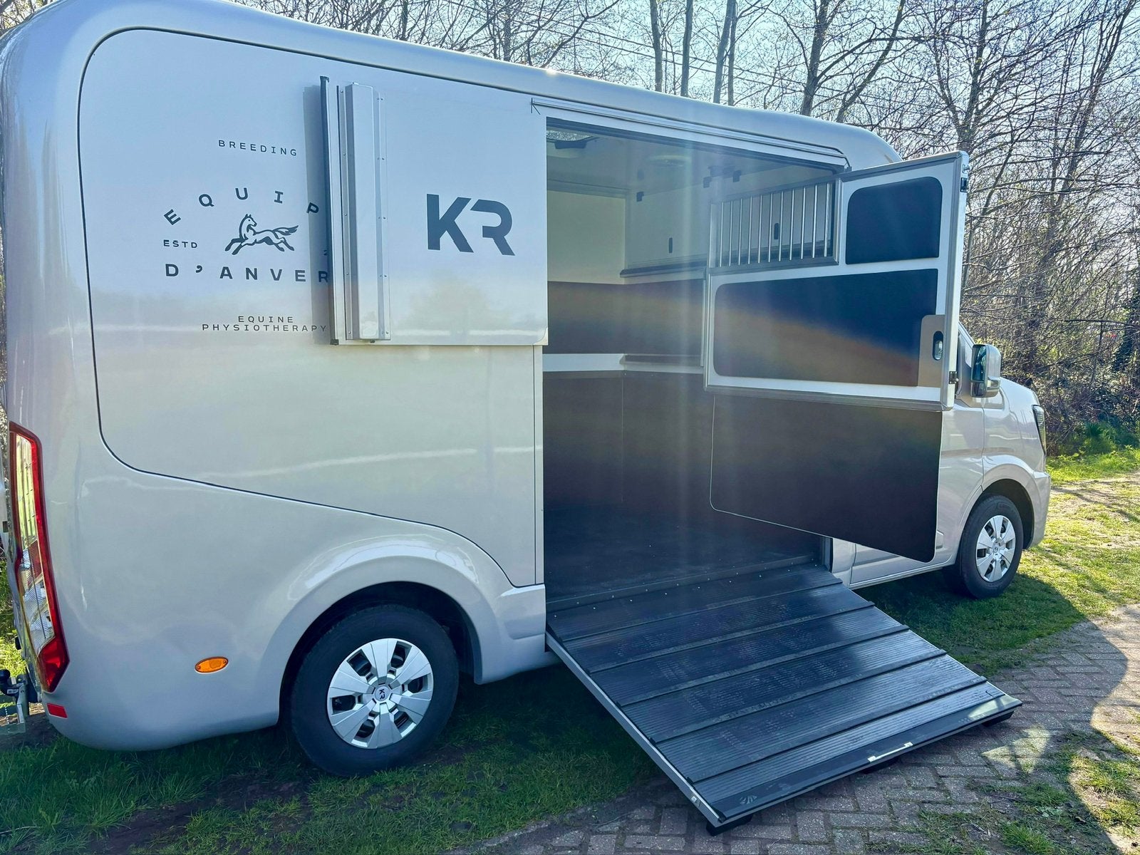 Krismaar paardencamionette te huur, Ophalen, Zo goed als nieuw, Overige typen