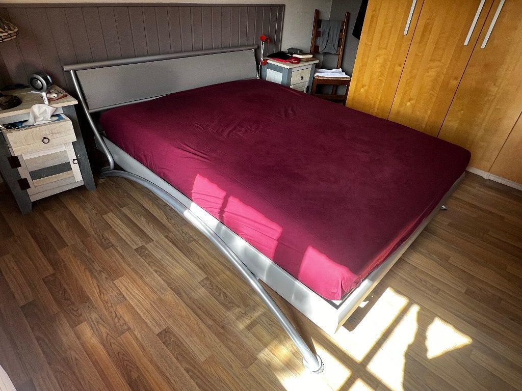 Lit double 160x200 cm + matelas + sommier à lattes, Maison & Meubles, Chambre à coucher | Lits, Gris, Enlèvement, Utilisé, Deux personnes