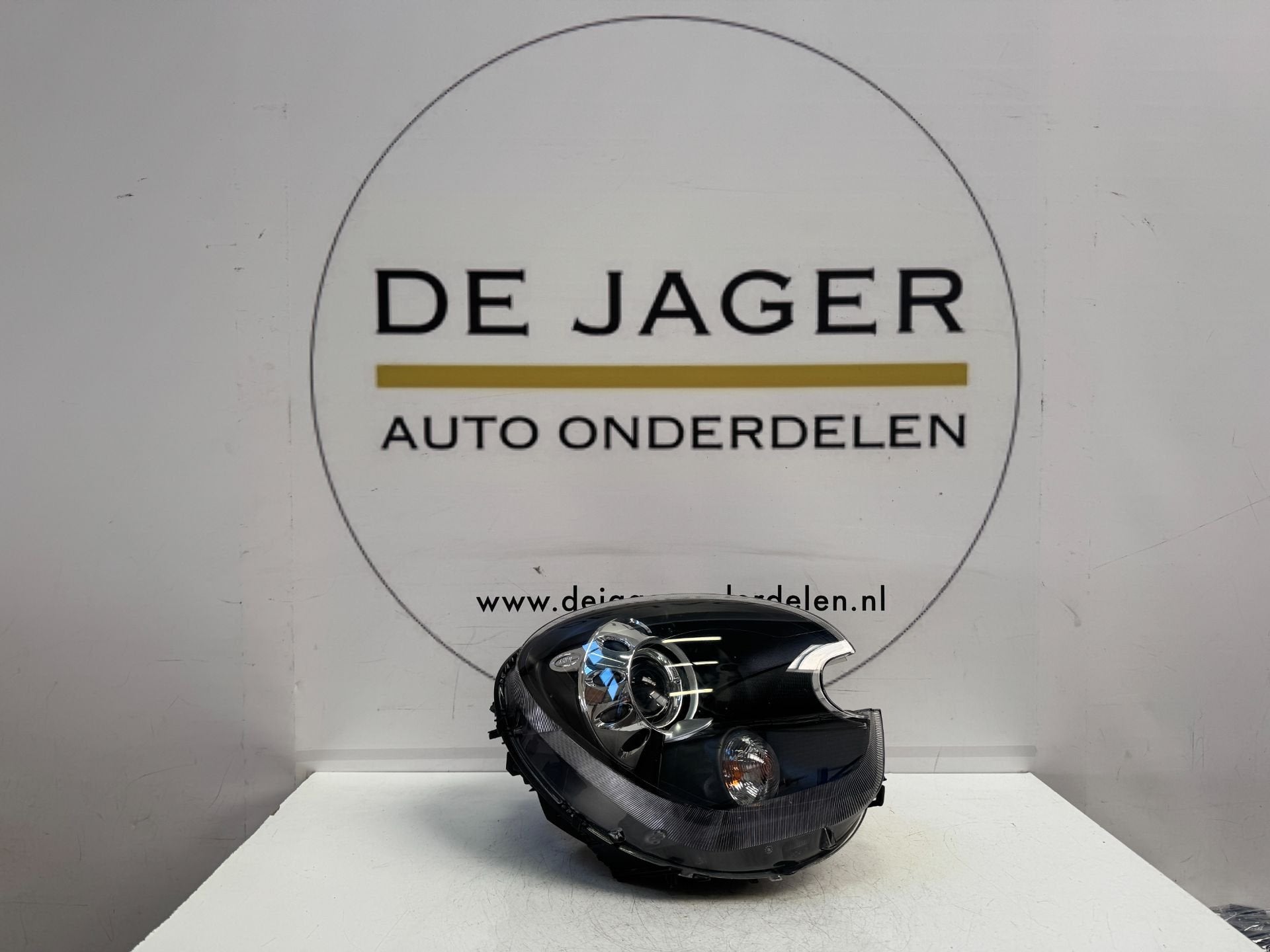 Phare droit au x non pour MINI COUNTRYMAN R60 6311980825004, Customer.service@mini.co.uk, BMW AG, Petuelring 130
80788  Munich, DE