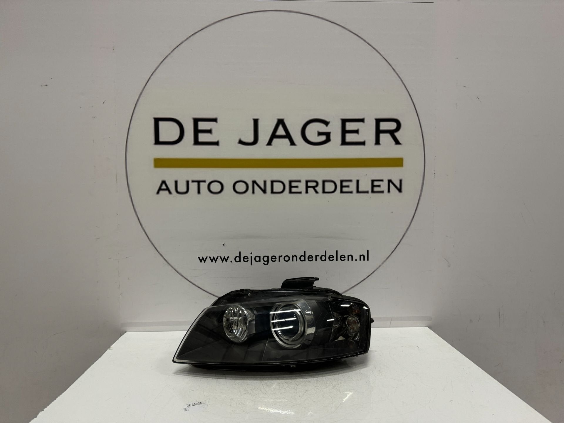 AUDI A3 8P XENON KOPLAMP LINKS 8P0941003R, Auto-onderdelen, Gebruikt, AUDI AG, Auto-Union-Strasse 1
85045  Ingolstadt, DE, Audi