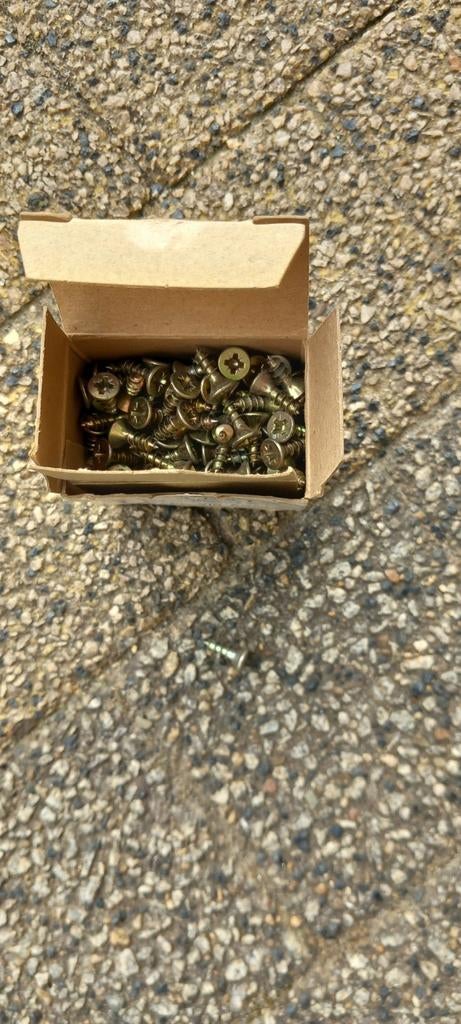 Vis cruciformes jaunes 4x13 et 5x16 - 200 par boîte, Enlèvement ou Envoi, Neuf, Autres types