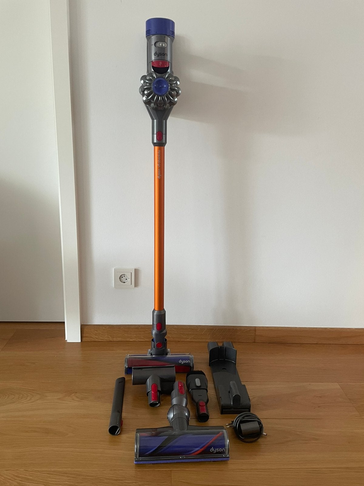 aspirateur balai Dyson V8 Absolute, Electroménager, Sans fil, Aspirateur balai, Comme neuf, Enlèvement
