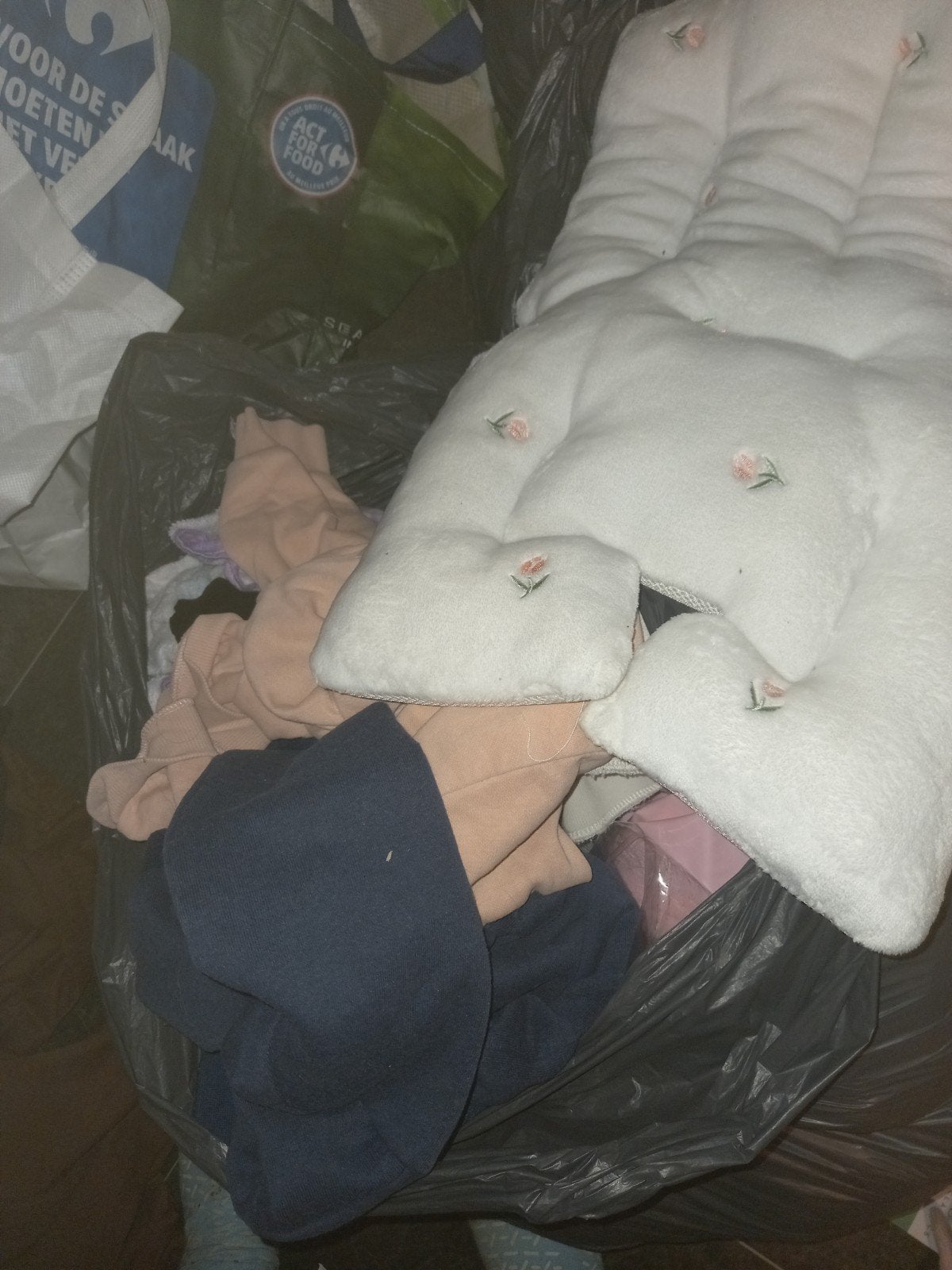 2 vuilzakken vol rommelmarkt gerief., Diversen, Ophalen