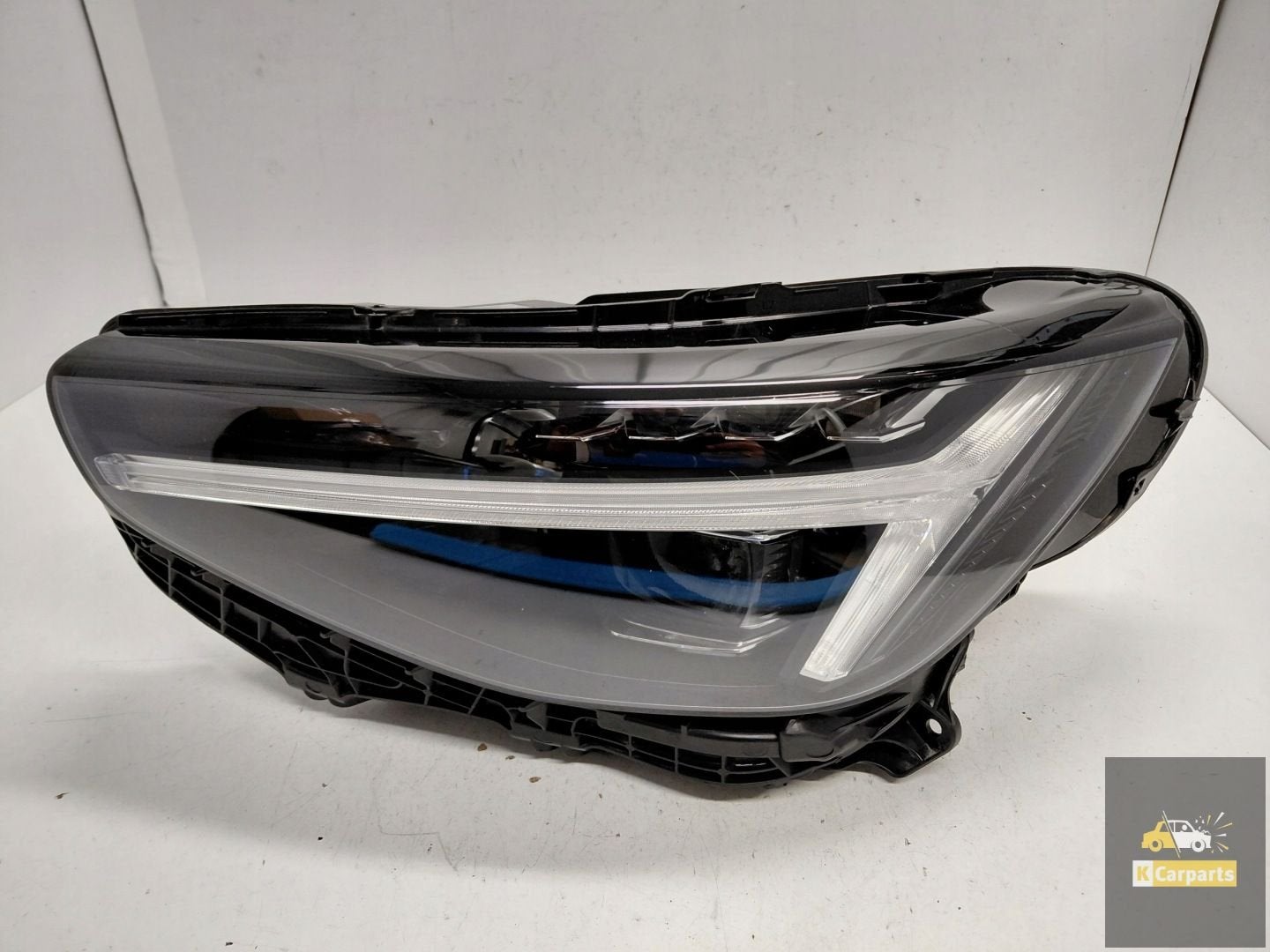 32133831, Phare avant gauche LED Pixel pour Volvo XC40 Lift, Gunnar Engellaus vag 8
405 31  Gothenburg, SE, Info@volvocars.com