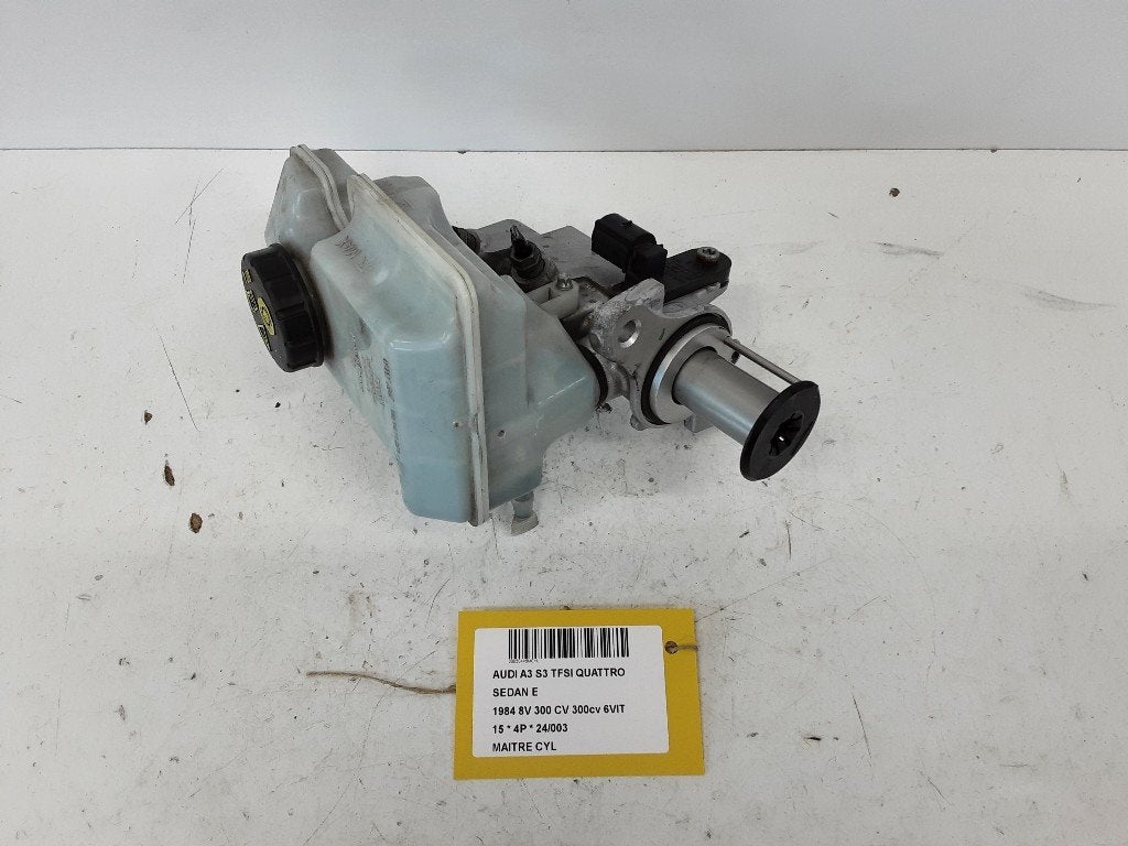 MAITRE CYLINDRE DE FREIN Audi S3 Limousine (8VM / 8VS), Auto-Union-Straße  1,
85057  Ingolstadt, DE, Info@audi.de, Audi, Utilisé