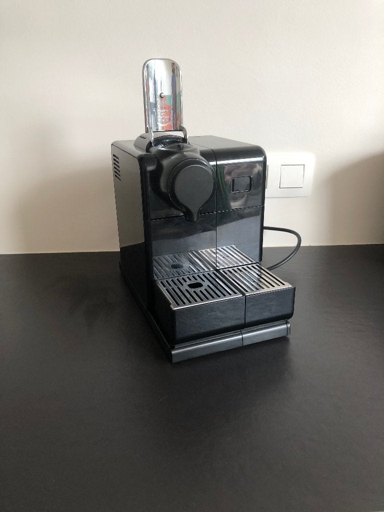 Delonghi Nespresso koffiemachine, Koffiepads en cups, Gebruikt, Koffiemachine, Ophalen of Verzenden