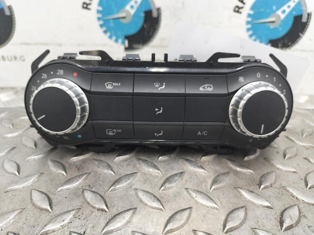 MERCEDES A CLASS 176 A180 Prestige BlueEff KACHEL BEDIENINGS, Enlèvement ou Envoi, Utilisé, ARN reconnu