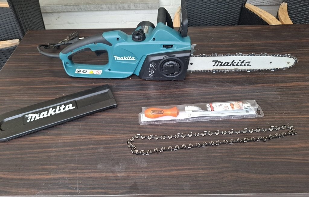 Scie à chaîne Makita, Tronçonneuse, 1200 watts ou plus, 30 à 70 mm, Enlèvement