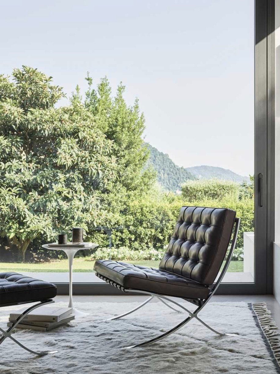 Zwarte barcelona chair en poef, Huis en Inrichting, Ophalen