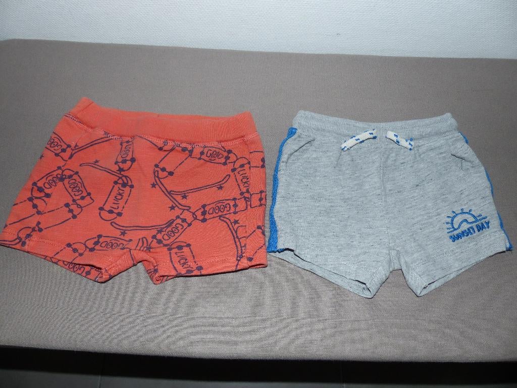 Shorts Zara 2 pour garçons - taille 68 - ensemble 3€, Pantalon, Garçon, Enlèvement ou Envoi, Comme neuf