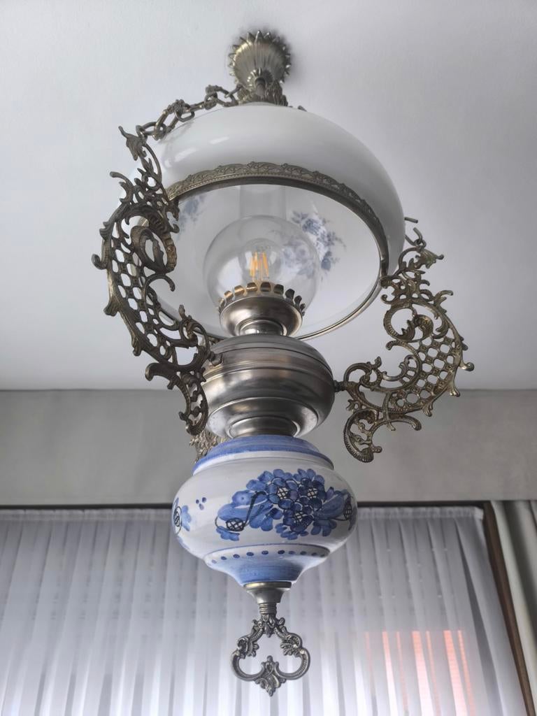 Sfeervolle hanglamp – opaline glas & Delfts blauw decor, Maison & Meubles, Lampes | Lustres, Verre, Métal, Enlèvement