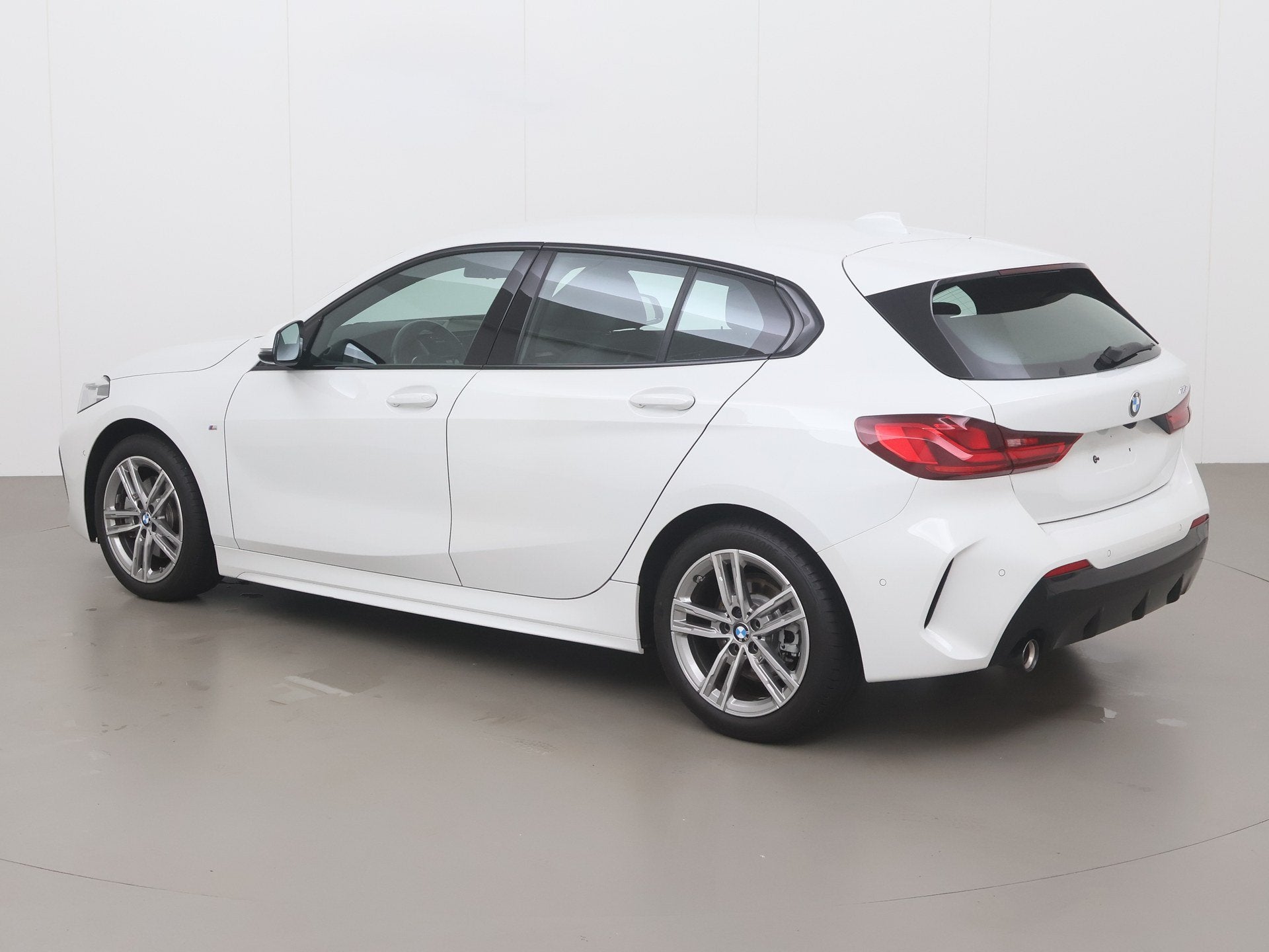BMW 1 HATCH 118ia 136 AT, Auto's, BMW, Automaat, Overige modellen, Airconditioning, Wit