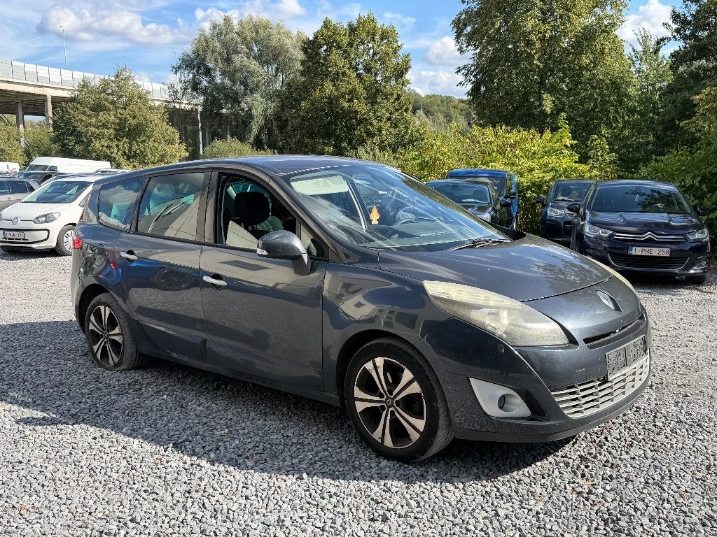 renault scenic 1.5diesel /7 places 2011, Auto's, Renault, Voorwielaandrijving, Euro 5, Stof, Zwart