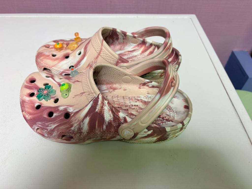 Crocs pointures 38, Enlèvement