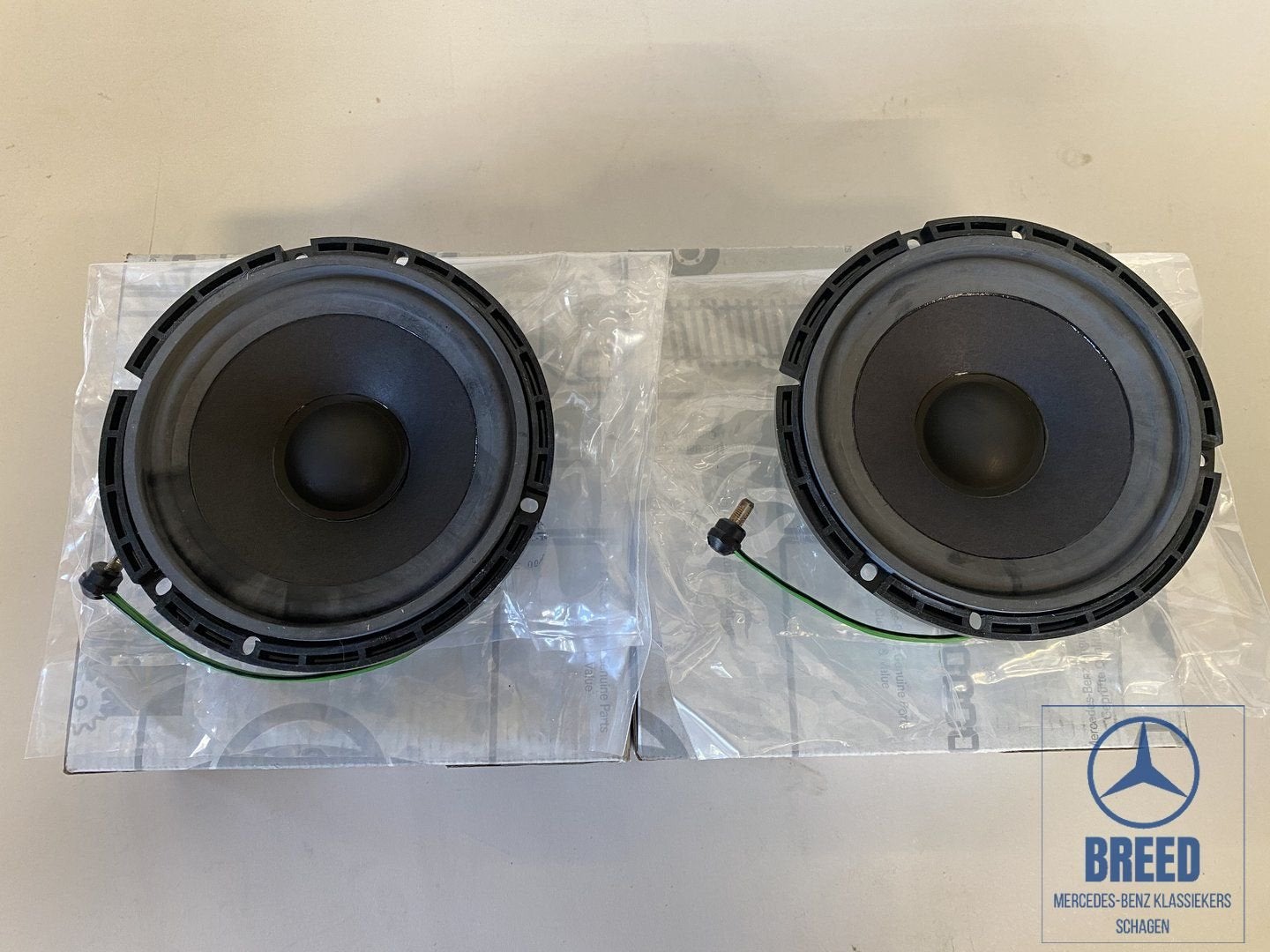 NOS luidsprekerset achterzijde Mercedes-Benz R107 W116 W123, Autos : Divers, Autoradios, Enlèvement ou Envoi