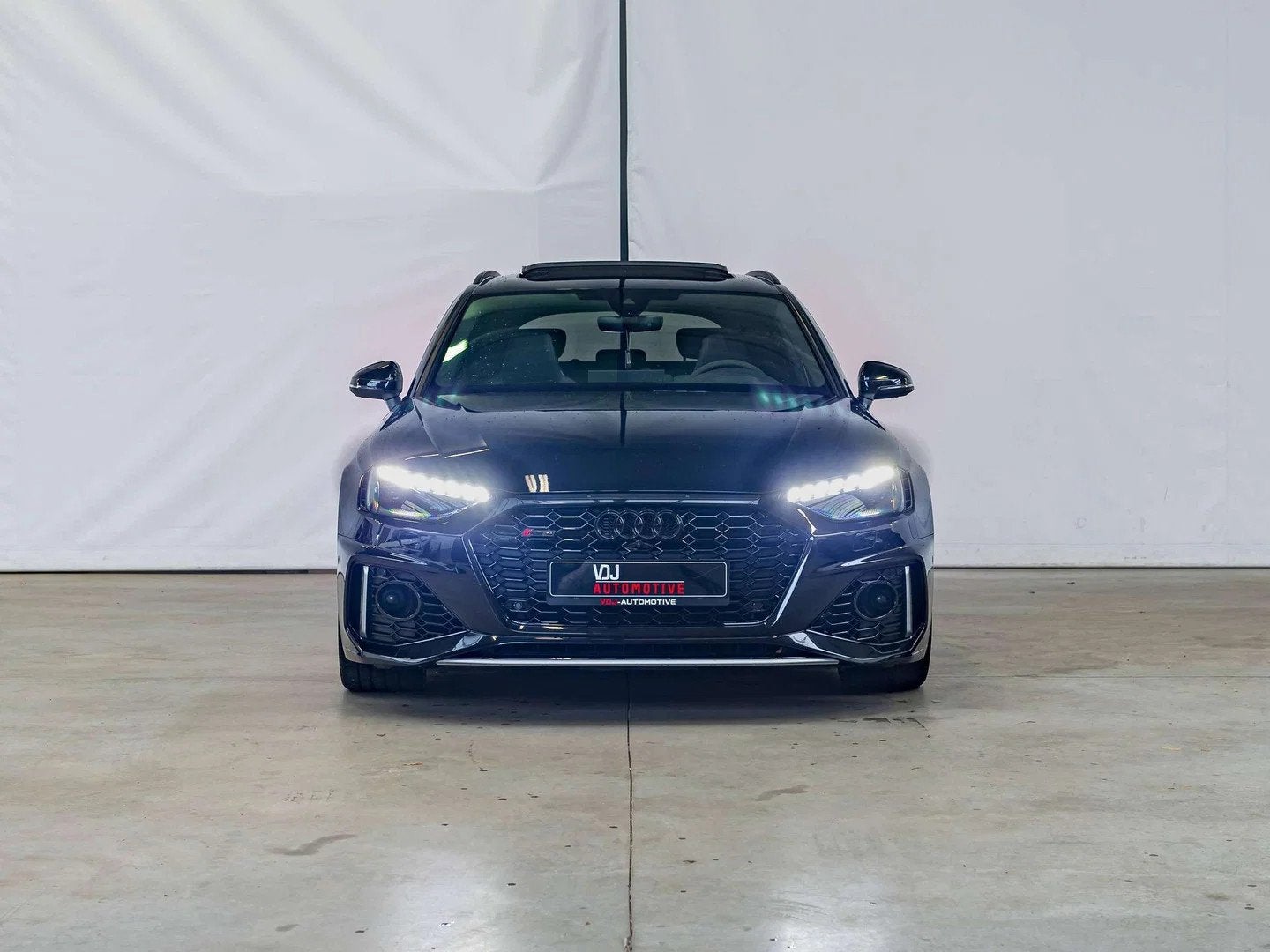 Audi RS4 QUATTRO|CERAMIC|CARBON|360|B&O|PANO|ALCANTARA|, Auto's, Automaat, Gebruikt, Alcantara, Zwart