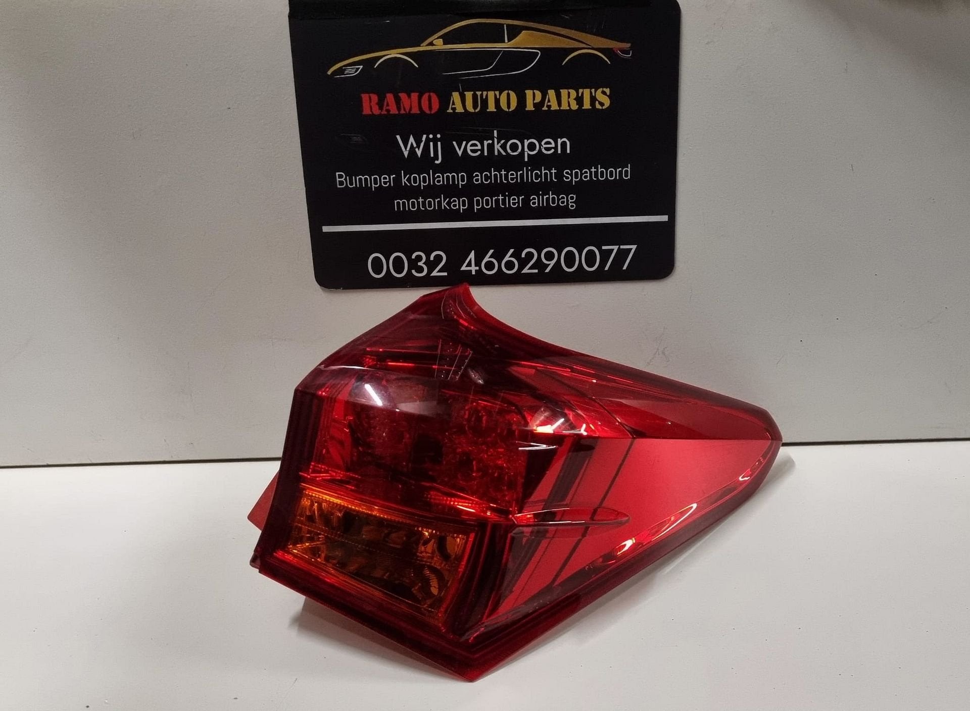 ACHTERLICHT TOYOTA AURIS RECHTS, -, Toyota, Utilisé, -