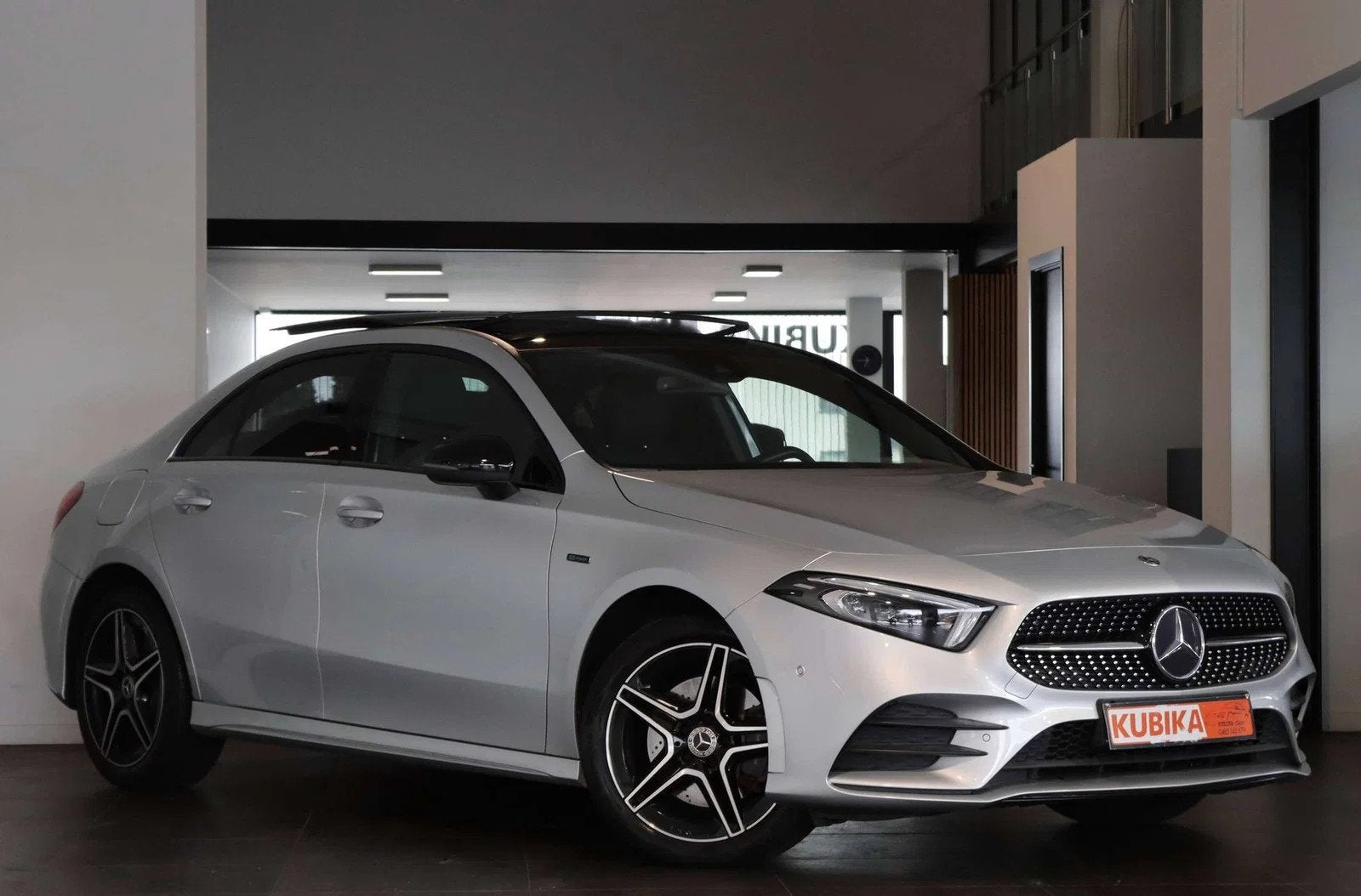 Mercedes-Benz A-CLASS 250 A 250 e PHEV AMG-Line Pano Memory, Autos, Mercedes-Benz, Euro 6, Entreprise, Noir, Automatique