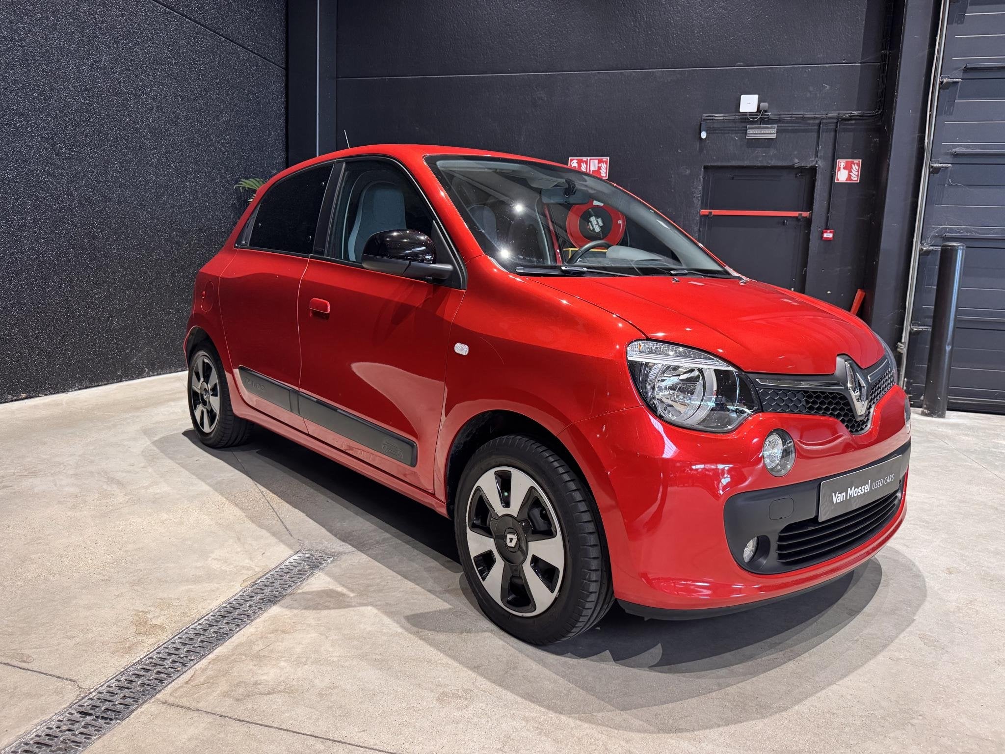 Renault Twingo 1.0 SCe 70 EDC Limited, Autos, Renault, Rouge, Euro 6, Entreprise, Boîte manuelle