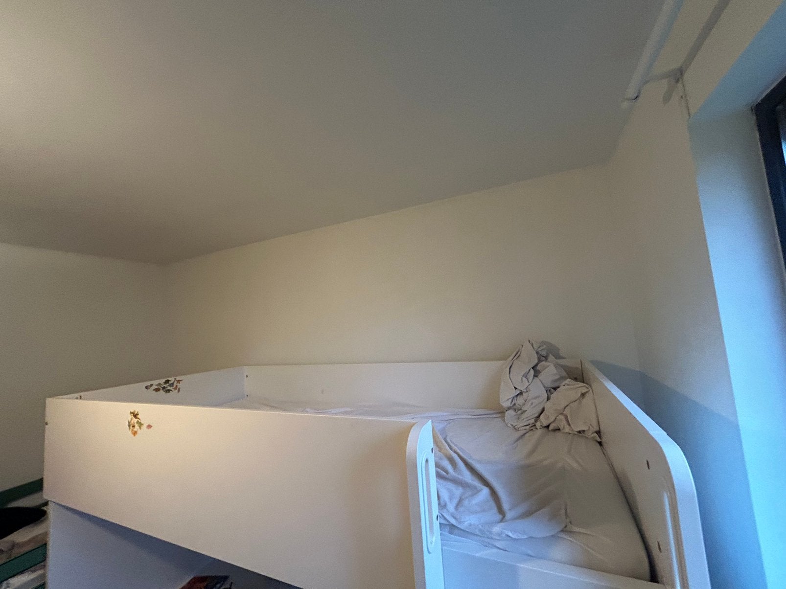 Lit en hauteur avec bureau