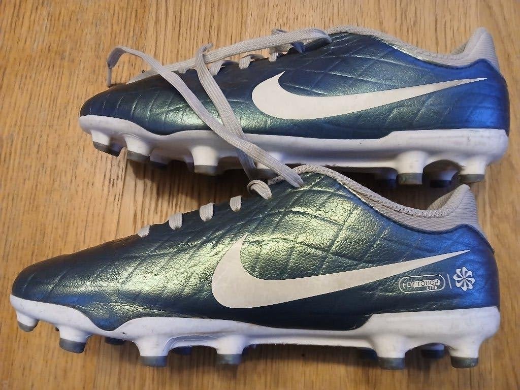 Nike voetbalschoenen blinkend blauw maat 37,5, Ophalen of Verzenden, Gebruikt, Schoenen